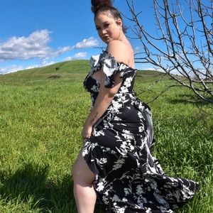 Plus size long b & w floral dress in size 2X